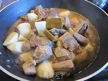 Make Stewed potatoes with beef brisket in curry step 7