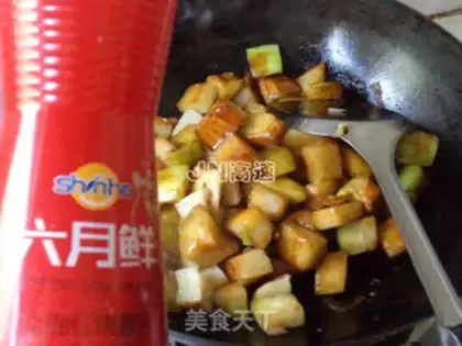 Make Maotai-flavored three delicacies step 10