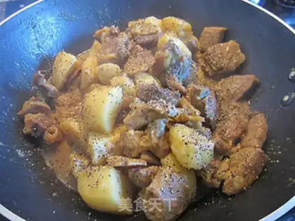 Make Stewed potatoes with beef brisket in curry step 10