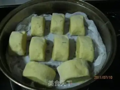 Make Pumpkin steamed buns step 3