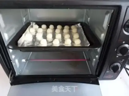 Make protein coconut balls step 3