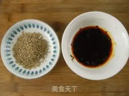 Make Stir shredded seaweed in a stir-fried manner step 1