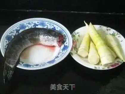 Make Spring bamboo shoots and black fish soup step 0