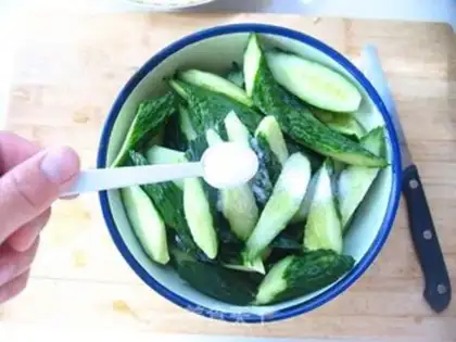 Make Spicy pickled cucumber step 0