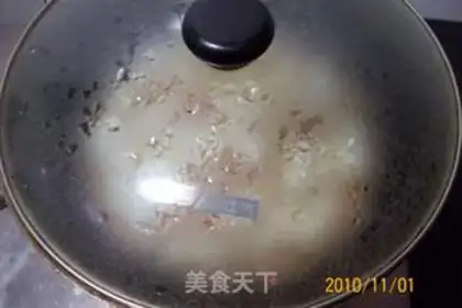 Make stir-fried jelly with pickled pepper and meat paste step 3