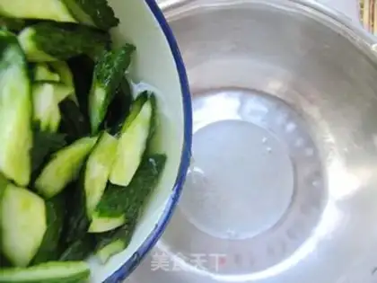 Make Spicy pickled cucumber step 1