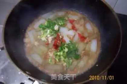 Make stir-fried jelly with pickled pepper and meat paste step 4