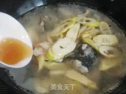 Make Spring bamboo shoots and black fish soup step 5