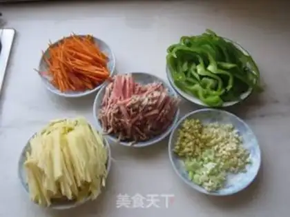 Make fish-flavored pork step 1
