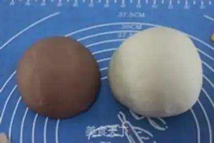 Make Cocoa two-color steamed buns step 3