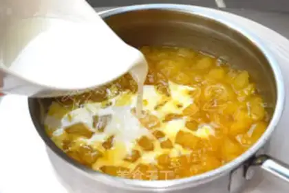 Make pineapple bun step 2