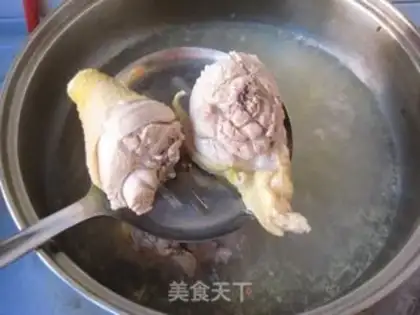 Make Lotus root and mushroom fresh chicken soup step 3
