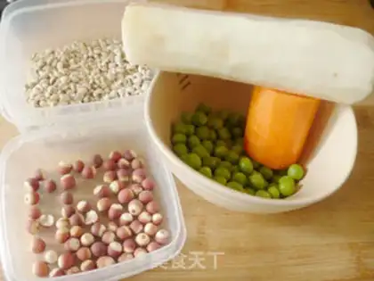 Make Coix seed gorgon and yam porridge step 0