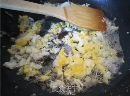 Make soy sauce fried rice step 4
