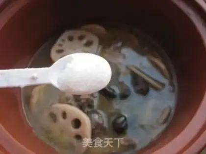 Make Lotus root and mushroom fresh chicken soup step 5