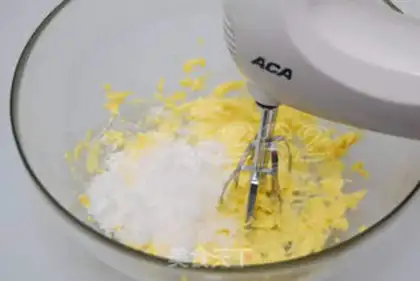 Make pineapple bun step 4