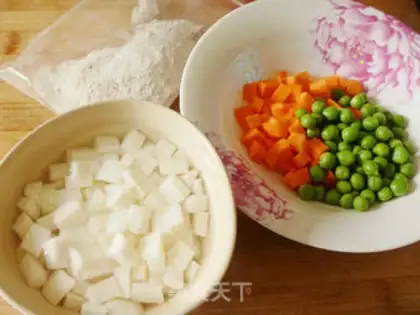Make Coix seed gorgon and yam porridge step 1