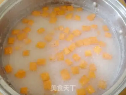 Make Coix seed gorgon and yam porridge step 4