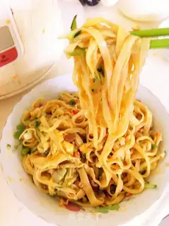 Make Mixed noodles with minced garlic meat step 12