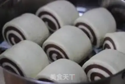 Make Cocoa two-color steamed buns step 11