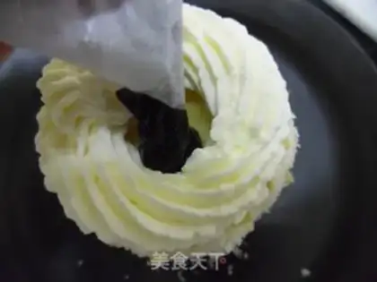 Make Coconut silk mulberry jam cake step 14