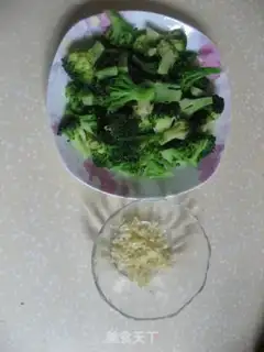 Make garlic broccoli step 0