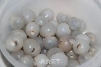 Make Chinese wolfberry, longan and codonopsis pilosula soup step 0