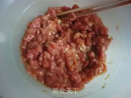 Make Chinese toon pearl meatballs step 1