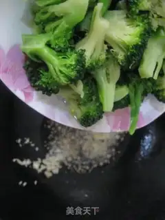 Make garlic broccoli step 2