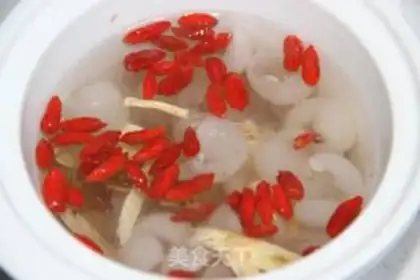 Make Chinese wolfberry, longan and codonopsis pilosula soup step 3