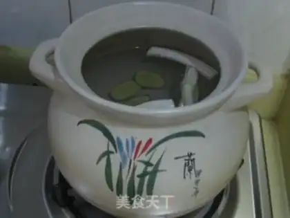 Make Milk white carp soup step 1