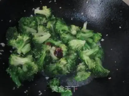 Make garlic broccoli step 4