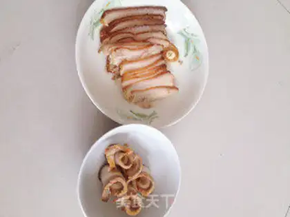Make braised pork with lotus seeds step 4