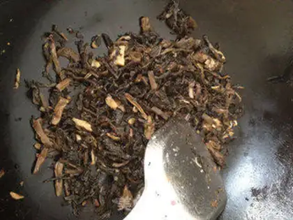 Make braised pork with lotus seeds step 5