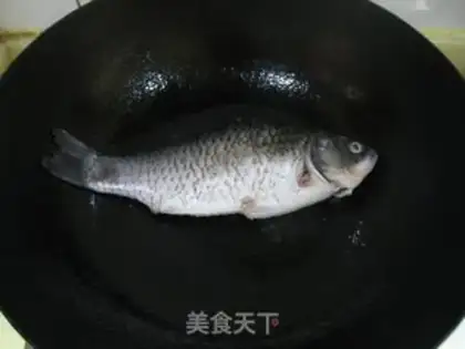 Make Milk white carp soup step 3
