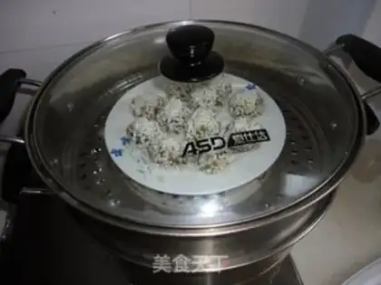 Make Chinese toon pearl meatballs step 5