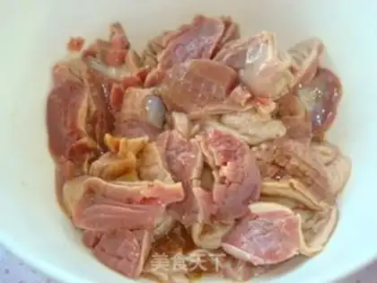 Make stir-fried chicken gizzards with green beans step 4