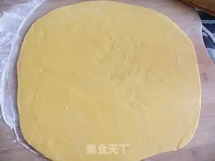 Make Chrysanthemum steamed buns step 1