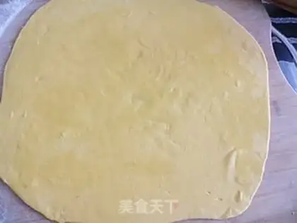 Make Chrysanthemum steamed buns step 2