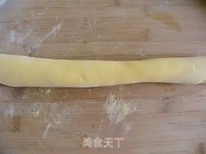 Make Chrysanthemum steamed buns step 3