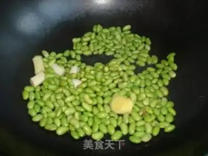 Make stir-fried chicken gizzards with green beans step 6