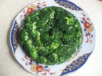 Make garlic broccoli step 8