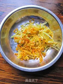 Make Pumpkin flower egg pancakes step 1