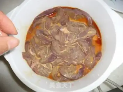 Make stir-fried pork liver with leeks step 1