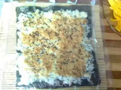 Make Tuna crispy roll sushi step 7