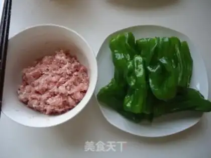 Make Pork stuffed with chili pepper step 0