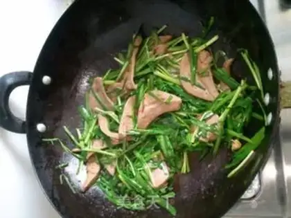 Make stir-fried pork liver with leeks step 5