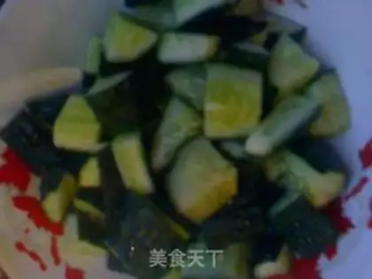 Make Roasted cucumber with chicken feet and wings step 1