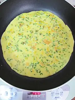Make Pumpkin flower egg pancakes step 7