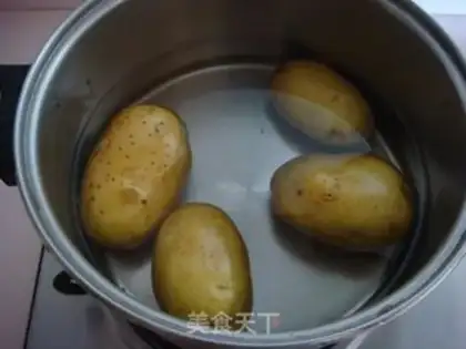 Make Potato cake with minced meat step 1